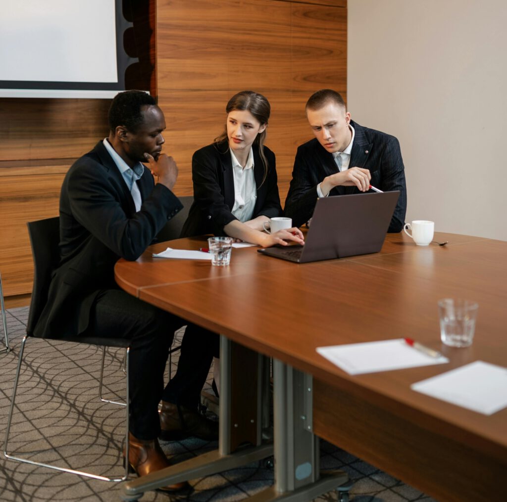How to Sound More Confident in English Meetings (Without Overthinking)